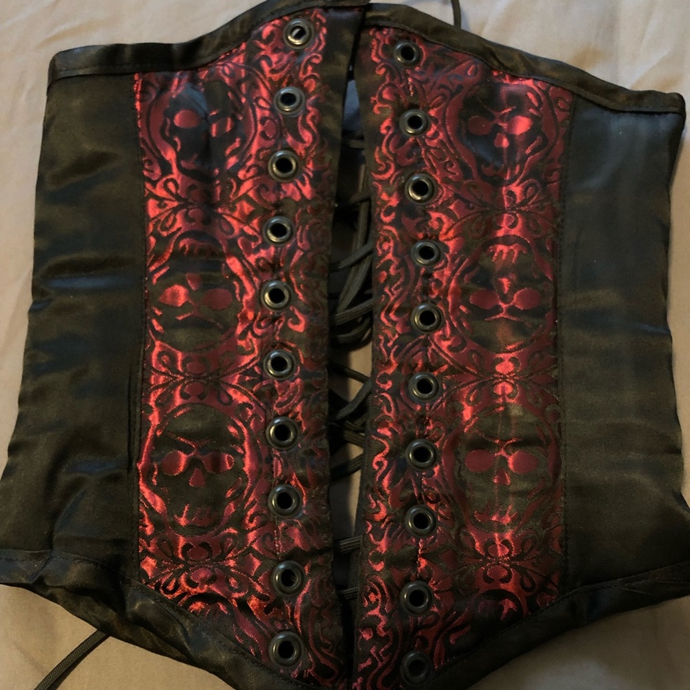 Skull cincher